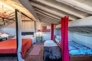 a bedroom with two bunk beds and a table at Il Mazzocchio - Lucca Centro in Lucca