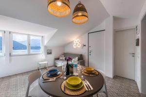 a dining room with a table and chairs at Casa Royale Appartamento Aria in Lierna