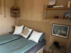 a bed with pillows on it in a room at Ferienwohnung am Stadtwald in Triberg