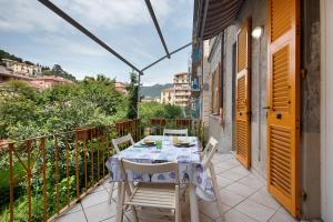 a table and chairs on the balcony of a house at Levanto A 50 Metri dal Mare in Levanto