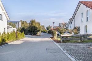 a street in a residential neighborhood with houses at am Salinensee in Bad Dürrheim