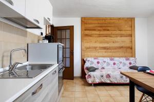 a kitchen with a sink and a couch in a room at Maison Le Cré Appartamento 3 in Introd +26 photos