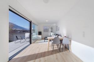 a kitchen and dining room with a table and chairs at Apartment Mountain Suite in Naturno