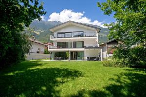 a house with a green lawn in front of it at Apartment Mountain Suite in Naturno