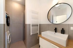 a bathroom with a sink and a mirror at Apartment Mountain Suite in Naturno +21 photos