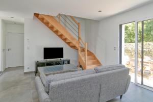 a living room with a couch and a television at Villa Ker Minet - Houat - 8 pers in Piriac-sur-Mer
