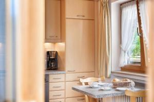 a kitchen with a table and chairs and a window at Ferienwohnung Zugspitze in Grainau
