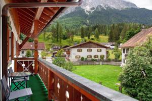 a balcony of a house with a view of a yard at Ferienwohnung Zugspitze in Grainau