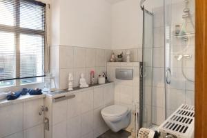 a bathroom with a toilet and a glass shower at Ferienwohnung Havelvorland in Havelberg +14 photos