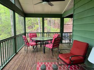 a screened in porch with a table and chairs at Chestnut Ridge in Connestee · Chestnut Ridge in Connestee Falls in Rosman
