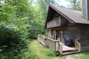a cabin in the woods with a large deck at White Squirrel`s Nest · White Squirrel`s Nest in Sherwood Forest in Rosman