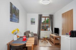 a living room with a table and a couch at Ferienwohnungen Annamaria in Leutkirch im Allgäu