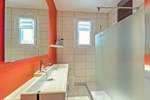 a bathroom with a sink and a mirror at Maison 4 pers à 5kms de la plage in Plouider +14 photos