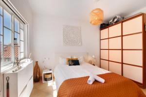 a small bedroom with a bed and a sink at A Casa de Emy in Cabanas de Tavira
