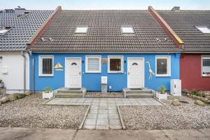 a blue house with white doors and a gray roof at Ostsee in Pruchten