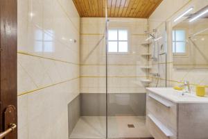a bathroom with a shower and a sink at Maison Am Stram Gram in La Tranche-sur-Mer +14 photos