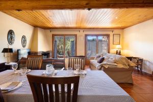 a living room with a table and a couch at Mas Cal Gintó in Das