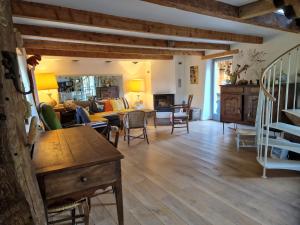 a living room with a couch and a table at La maison du vigneron in Auzon