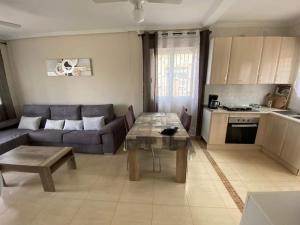 a living room with a couch and a table at Alberca La Nucia in Polop