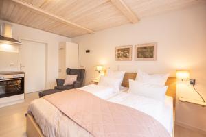 a bedroom with a large white bed in a room at Apartment Wasenberg in Willingshausen