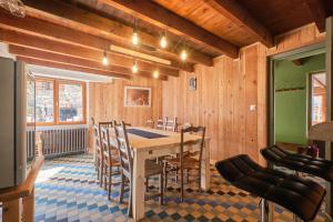 a dining room with a table and chairs at L'auberge du Bati in Besse