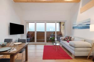 a living room with a couch and a red rug at Haus Wiesenquelle in Feldberg +37 photos