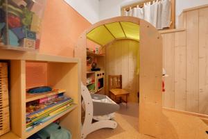 a childs play room with a toy house at Ferienwohnung am Teisenberg in Teisendorf +23 photos