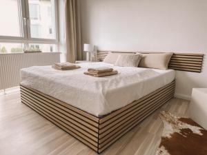 a bedroom with a large bed with two towels on it at Ferienwohnung am Reißberg in Plauen