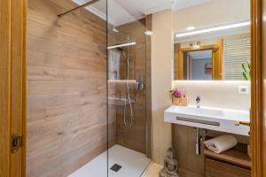 a bathroom with a shower and a sink at El Rincón de Agüero in Agüero +18 photos