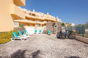 a group of chairs and bikes parked next to a building at Royal Cabanas Golf 89 in Cabanas de Tavira