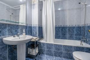 a bathroom with a sink and a tub and a toilet at Quintanal de Villacarriedo in Villacarriedo +29 photos