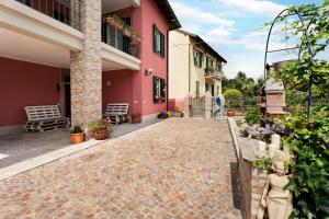 a courtyard of a building with a brick road at Al Vecchio Pozzo in Brebbia