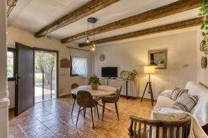 a living room with a table and a couch at Can Planas 1 in Fonolleras