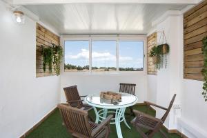 a room with a table and chairs and a window at Casa Noria in Vejer de la Frontera