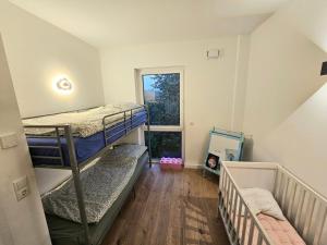 a room with two bunk beds and a window at Wohlfühloase nähe Messe in Sehnde +15 photos