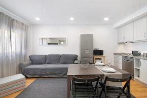 a living room with a couch and a table at Telmus Villa Rc in Monte Gordo