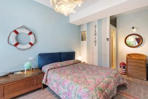 a bedroom with a bed and a dresser and a mirror at Goccia di mare with free parking in Levanto