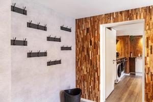 a laundry room with a wall of baskets on the wall at Feichtenhäusl app 2 in Westendorf