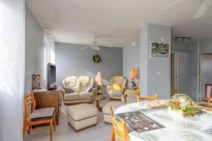 a living room with a table and chairs at Lumineux Le Bugue in Le Bugue