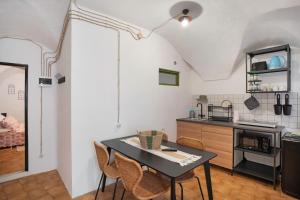 a kitchen with a table and chairs in a room at Casetta l'Ulivo in Poggi