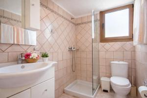 a bathroom with a sink and a toilet and a shower at 32sq Apartment with Balcony in Vlachopoulátika