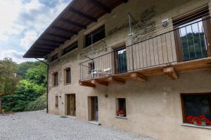 an outside view of a building with a balcony at Lo Sarvanot in Bernezzo