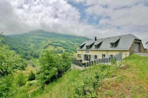 a house on the side of a hill at Le Chalet des Retrouvailles in Sers