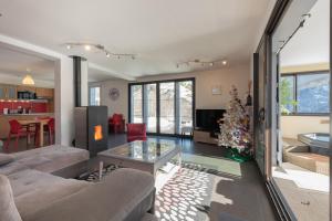 a living room with a couch and a table at Le Chalet des Retrouvailles in Sers
