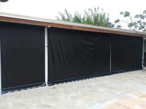 a black garage door on the side of a house at Cachoeira Paulista Espaço Cassicay in Cachoeira Paulista +9 photos