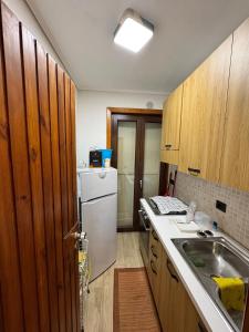 a small kitchen with a sink and a refrigerator at Stef House in Rivisondoli