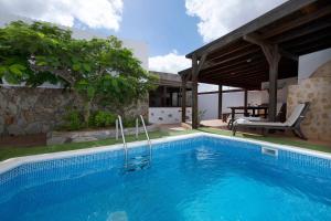 a swimming pool in front of a house at Villa Antonia in Betancuría