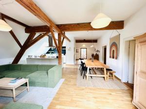 a living room with a green couch and a table at Traum-ferienwohnung in Siegsdorf