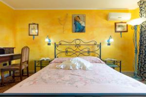 a bedroom with a bed and a desk and a desk at Villa Maria Antonietta in Sassari