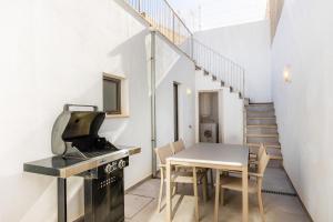 a kitchen and dining room with a table and a stove at Ca Na Tonina Ref 7000 in S'Illot